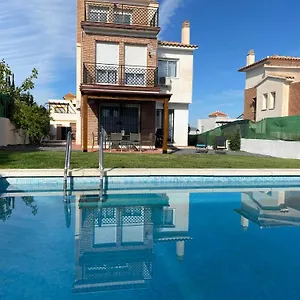 https://casa-dlar-granada-con-jardin-y-piscina.es-andalucia.com